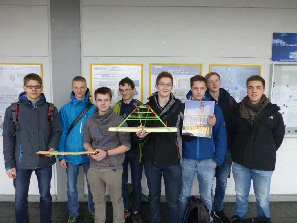 Papierbrückenwettbewerb - 2015