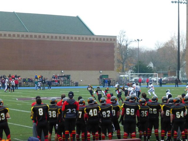 An kanadischen und amerikanischen High Schools spielt der Sport eine große Rolle. Meine Schule hatte ein sehr gutes „Football Team“. Wir haben sogar die Meisterschaft gewonnen :D